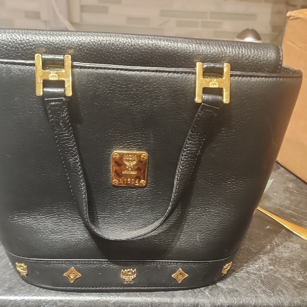 Elegant Black Leather Handbag